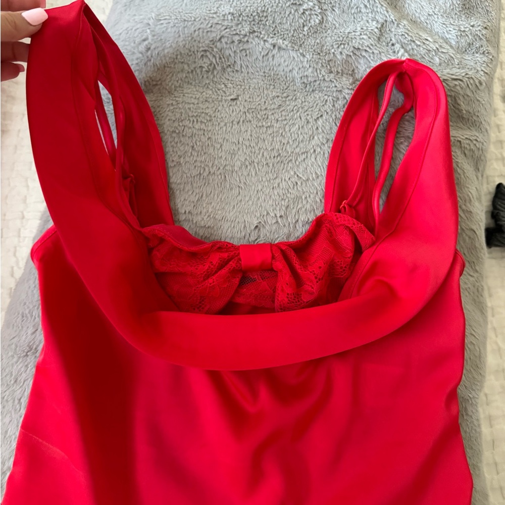 Chic Red Sleeveless Top